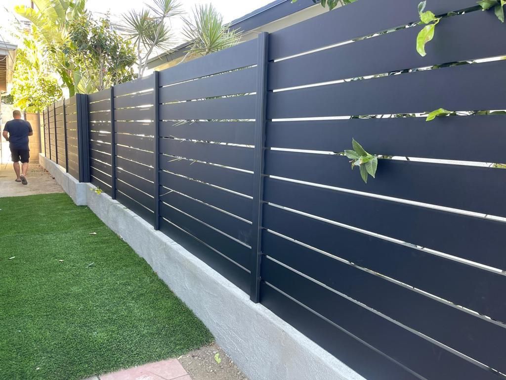 Black horizontal aluminum fence