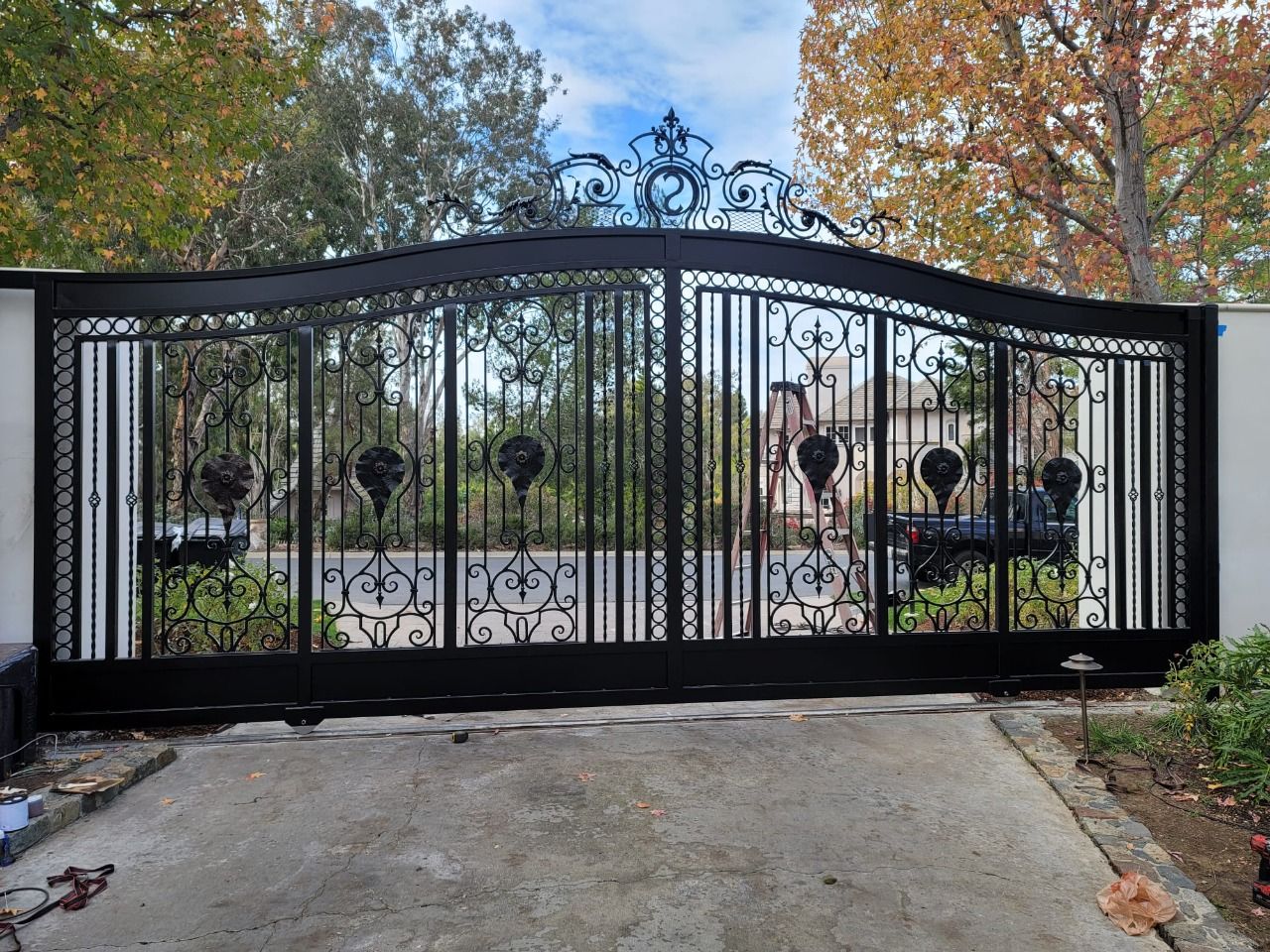 Sliding gate with keypad access control